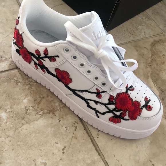 SELLING BLOSSOM TREE SNEAKERS - Picture 2 of 3